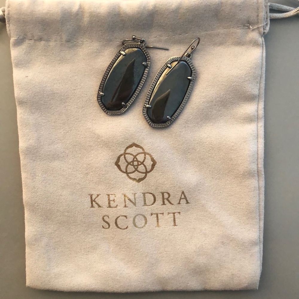 Kendra Scott Hematite Elle earrings